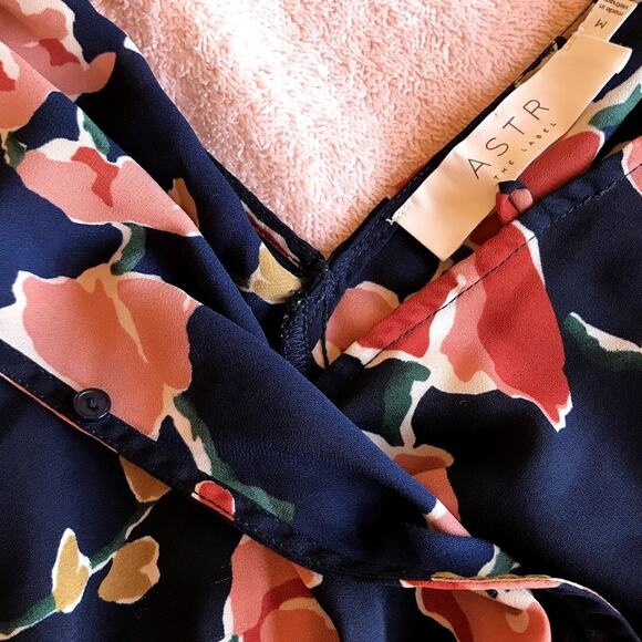 ASTR Off Shoulder with Spaghetti Straps Multi Color Floral Romper size M - Picture 5 of 9